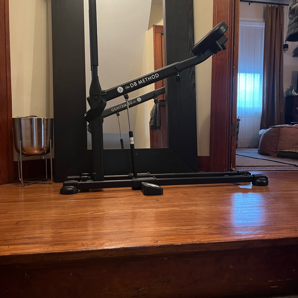 DB Method Squat Machine